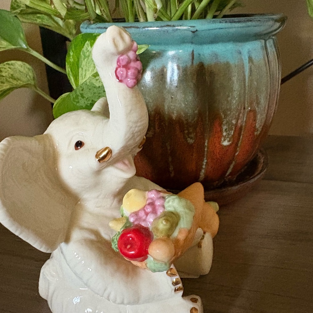 Lenox Harvest Bounty Elephant Figurine with Cornucopia - Picture 3 of 5